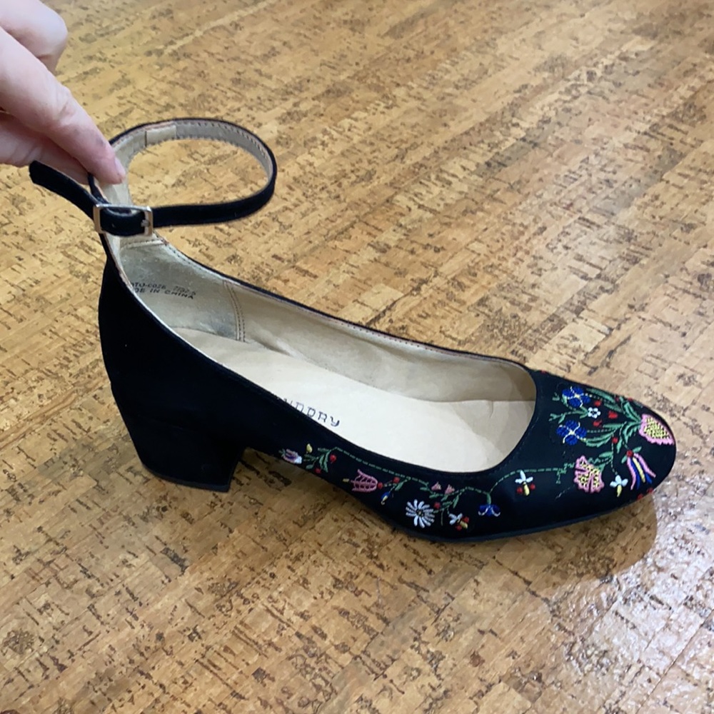 Chinese Laundry Suede Embroidered Block Heels 7 - Picture 6 of 9